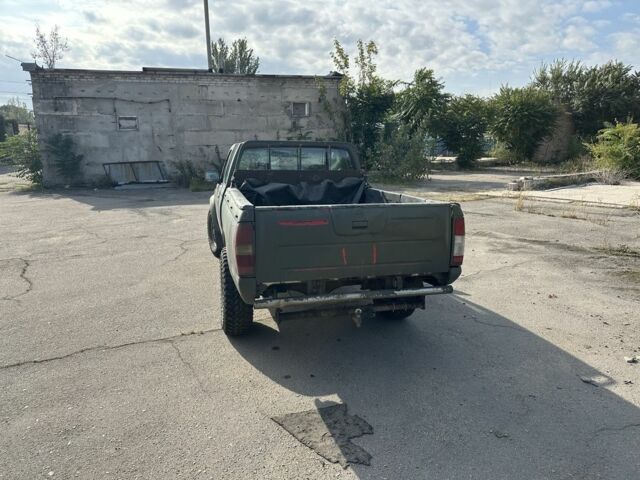 Зелений Ніссан Навара, об'ємом двигуна 2.5 л та пробігом 269 тис. км за 3800 $, фото 6 на Automoto.ua