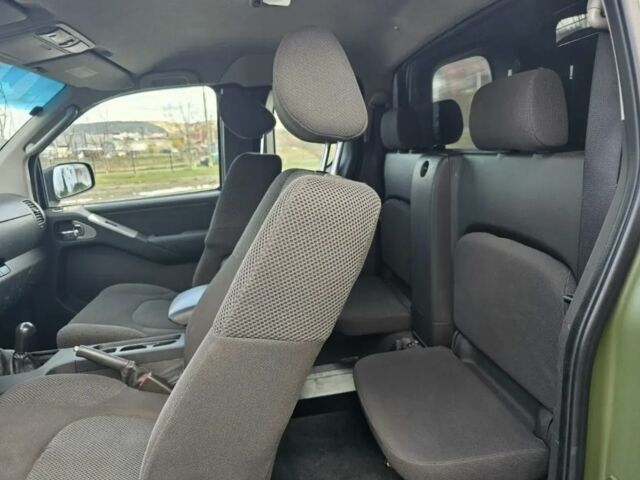 Зелений Ніссан Навара, об'ємом двигуна 2.5 л та пробігом 230 тис. км за 5920 $, фото 5 на Automoto.ua