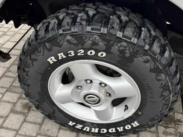 Зеленый Ниссан Навара, объемом двигателя 2.5 л и пробегом 250 тыс. км за 5700 $, фото 5 на Automoto.ua
