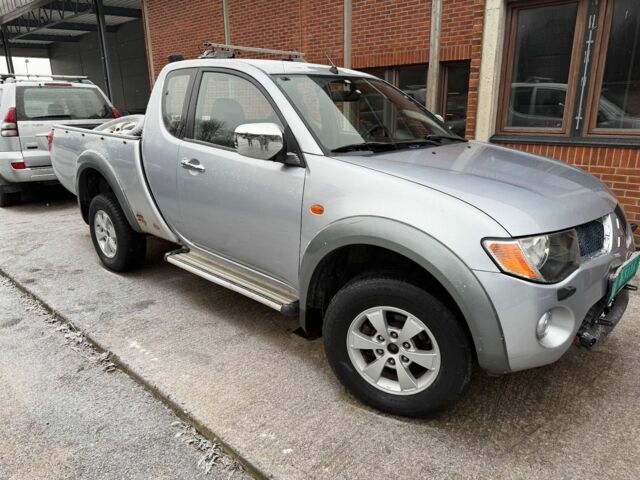 Зеленый Ниссан Навара, объемом двигателя 2.5 л и пробегом 220 тыс. км за 1742 $, фото 11 на Automoto.ua