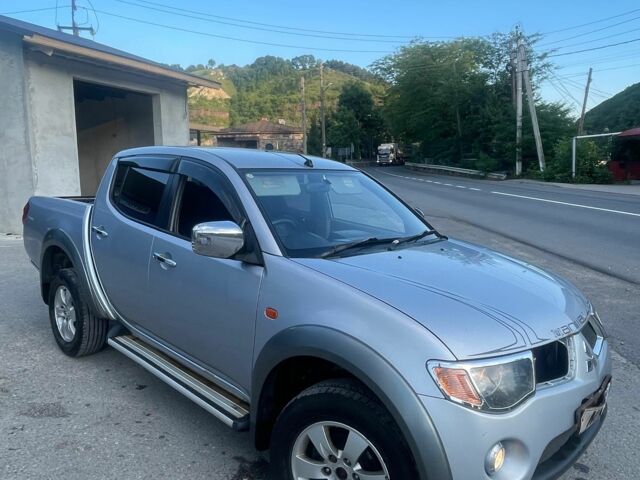 Зеленый Ниссан Навара, объемом двигателя 2.5 л и пробегом 200 тыс. км за 1868 $, фото 18 на Automoto.ua