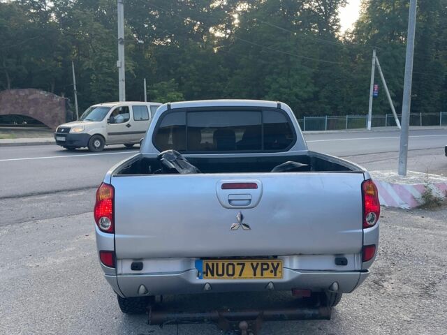 Зеленый Ниссан Навара, объемом двигателя 2.5 л и пробегом 200 тыс. км за 1868 $, фото 15 на Automoto.ua