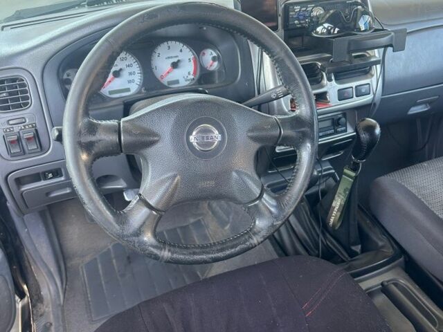 Зелений Ніссан Навара, об'ємом двигуна 2.5 л та пробігом 235 тис. км за 5462 $, фото 4 на Automoto.ua