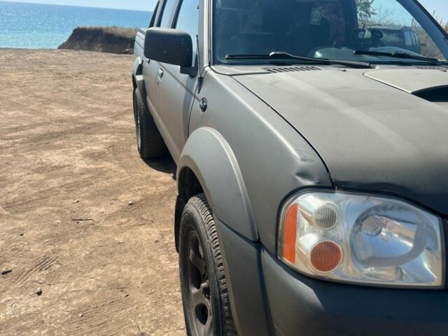 Зеленый Ниссан Навара, объемом двигателя 2.5 л и пробегом 235 тыс. км за 5456 $, фото 3 на Automoto.ua