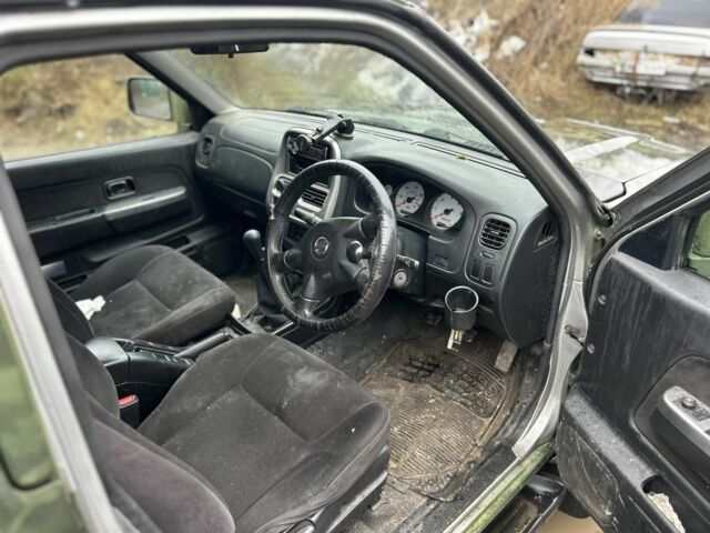 Зеленый Ниссан Навара, объемом двигателя 2.5 л и пробегом 110 тыс. км за 3750 $, фото 4 на Automoto.ua