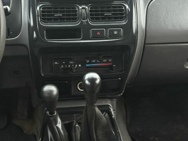 Зеленый Ниссан Навара, объемом двигателя 2.5 л и пробегом 189 тыс. км за 4200 $, фото 7 на Automoto.ua