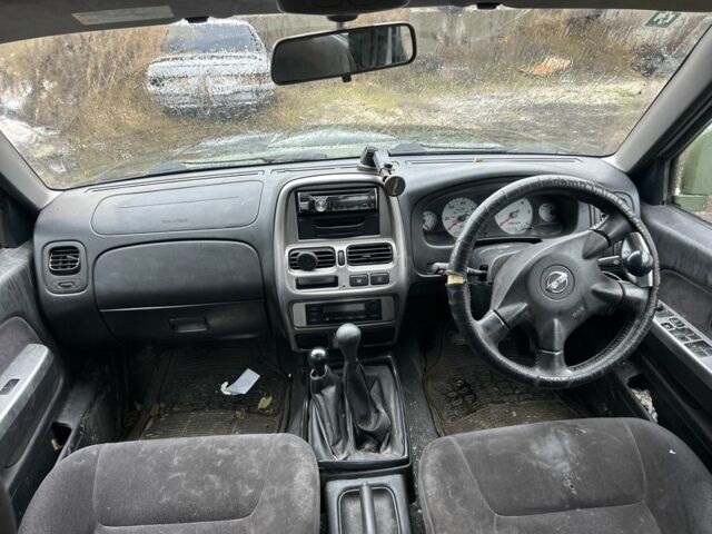 Зеленый Ниссан Навара, объемом двигателя 2.5 л и пробегом 110 тыс. км за 3750 $, фото 6 на Automoto.ua