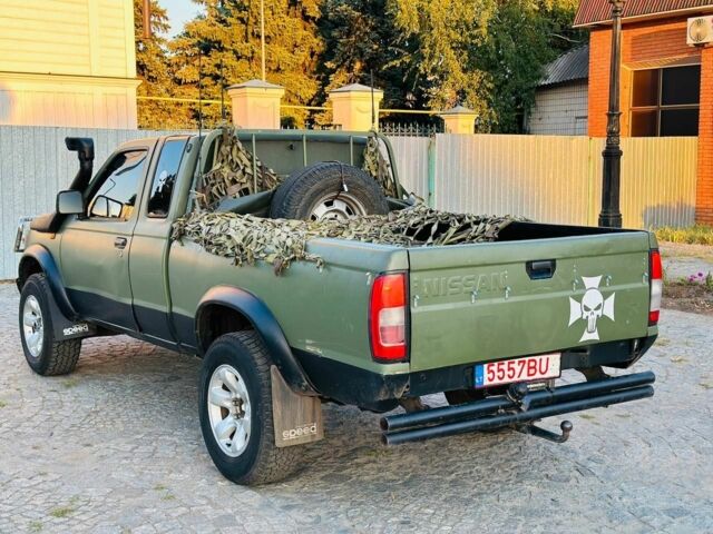 Зеленый Ниссан Навара, объемом двигателя 2.5 л и пробегом 200 тыс. км за 4200 $, фото 3 на Automoto.ua