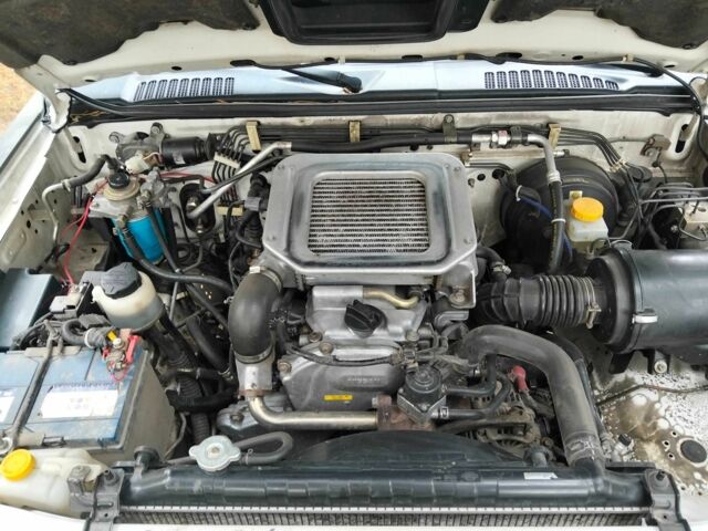 Зеленый Ниссан Навара, объемом двигателя 2.5 л и пробегом 261 тыс. км за 5001 $, фото 5 на Automoto.ua