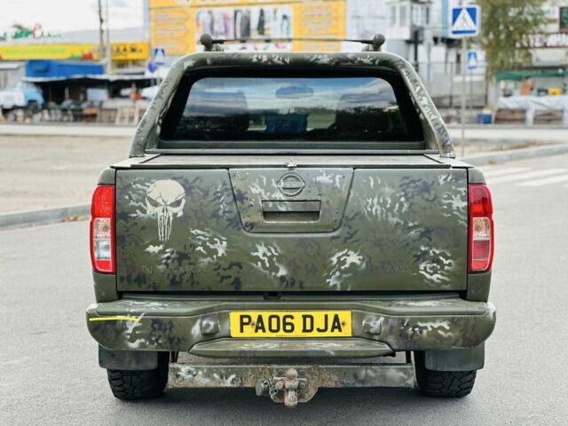 Зеленый Ниссан Навара, объемом двигателя 2.5 л и пробегом 250 тыс. км за 7254 $, фото 5 на Automoto.ua
