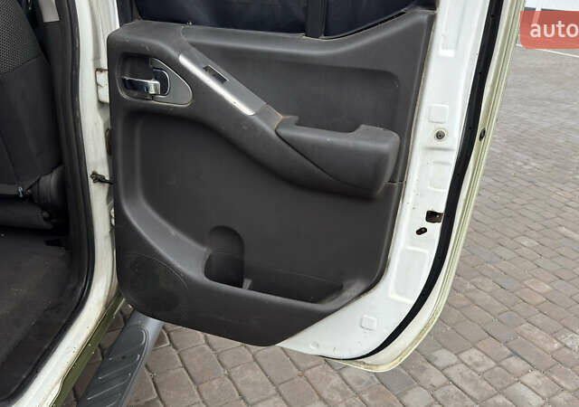 Зеленый Ниссан Навара, объемом двигателя 2.5 л и пробегом 300 тыс. км за 5800 $, фото 33 на Automoto.ua