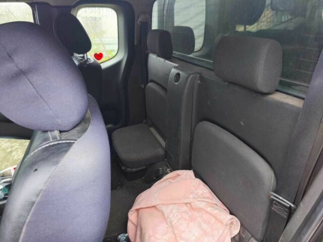 Зелений Ніссан Навара, об'ємом двигуна 2.5 л та пробігом 312 тис. км за 5674 $, фото 3 на Automoto.ua