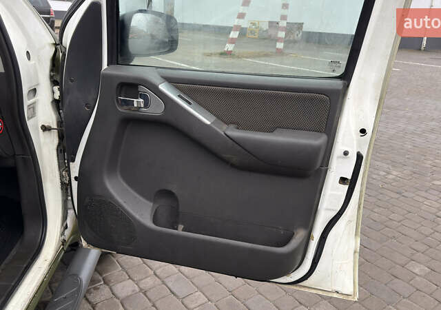 Зеленый Ниссан Навара, объемом двигателя 2.5 л и пробегом 300 тыс. км за 5800 $, фото 36 на Automoto.ua