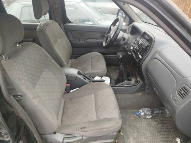 Зеленый Ниссан Навара, объемом двигателя 2.5 л и пробегом 360 тыс. км за 4500 $, фото 3 на Automoto.ua