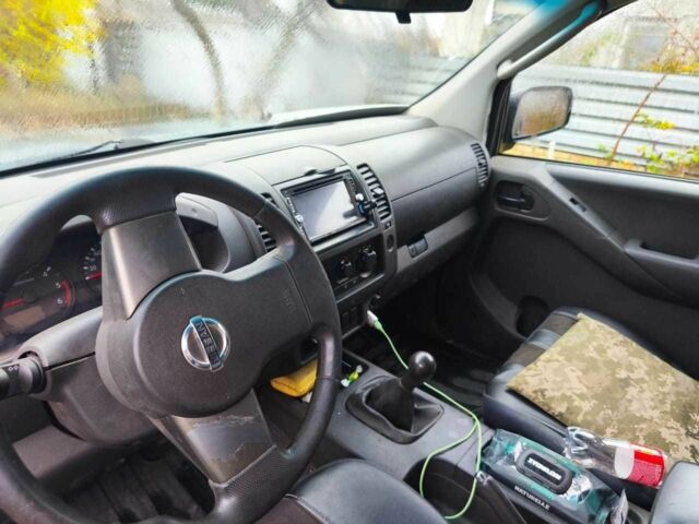 Зелений Ніссан Навара, об'ємом двигуна 2.5 л та пробігом 312 тис. км за 5674 $, фото 7 на Automoto.ua