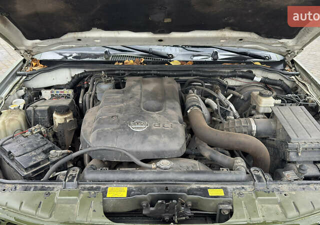 Зеленый Ниссан Навара, объемом двигателя 2.5 л и пробегом 300 тыс. км за 5800 $, фото 49 на Automoto.ua
