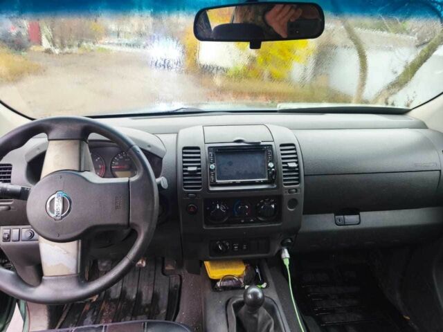 Зелений Ніссан Навара, об'ємом двигуна 2.5 л та пробігом 312 тис. км за 5674 $, фото 8 на Automoto.ua