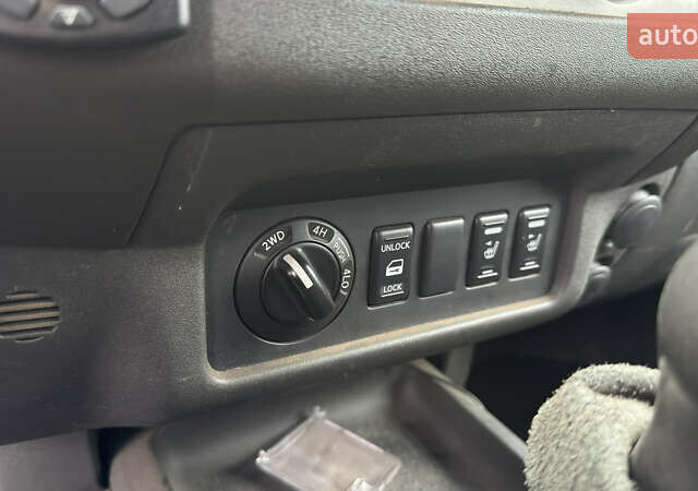 Зеленый Ниссан Навара, объемом двигателя 2.5 л и пробегом 300 тыс. км за 5800 $, фото 29 на Automoto.ua