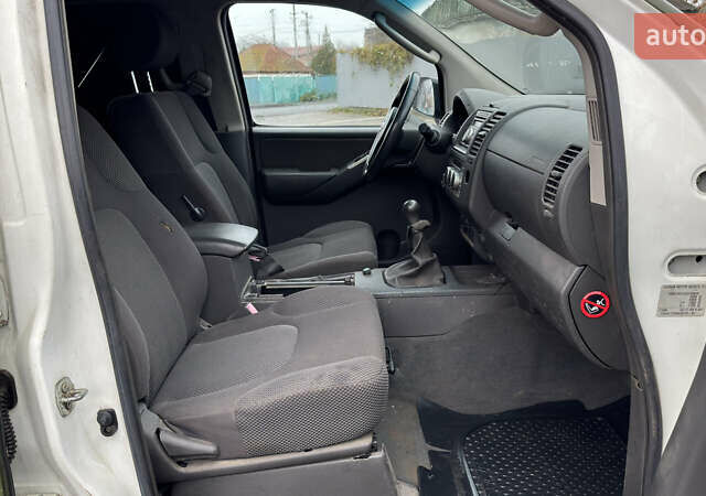 Зеленый Ниссан Навара, объемом двигателя 2.5 л и пробегом 300 тыс. км за 5800 $, фото 39 на Automoto.ua