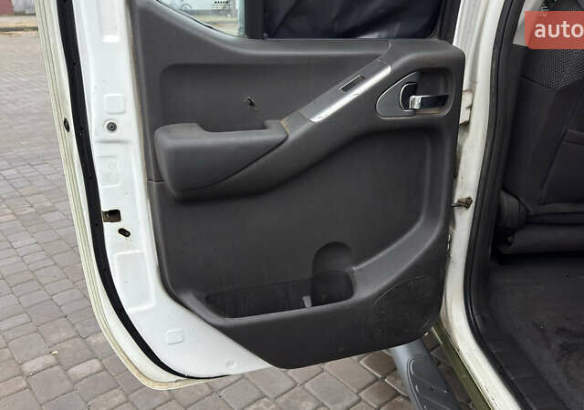 Зеленый Ниссан Навара, объемом двигателя 2.5 л и пробегом 300 тыс. км за 5800 $, фото 30 на Automoto.ua