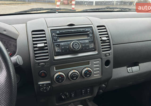Зеленый Ниссан Навара, объемом двигателя 2.5 л и пробегом 300 тыс. км за 5800 $, фото 28 на Automoto.ua