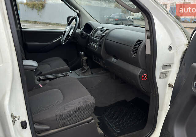 Зеленый Ниссан Навара, объемом двигателя 2.5 л и пробегом 300 тыс. км за 5800 $, фото 38 на Automoto.ua