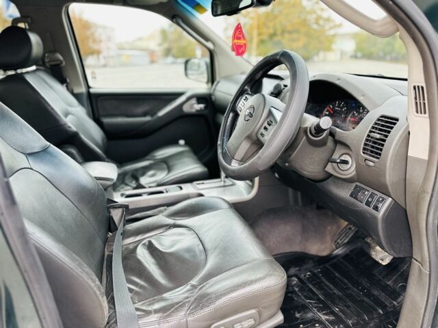 Зеленый Ниссан Навара, объемом двигателя 2.5 л и пробегом 250 тыс. км за 7254 $, фото 12 на Automoto.ua