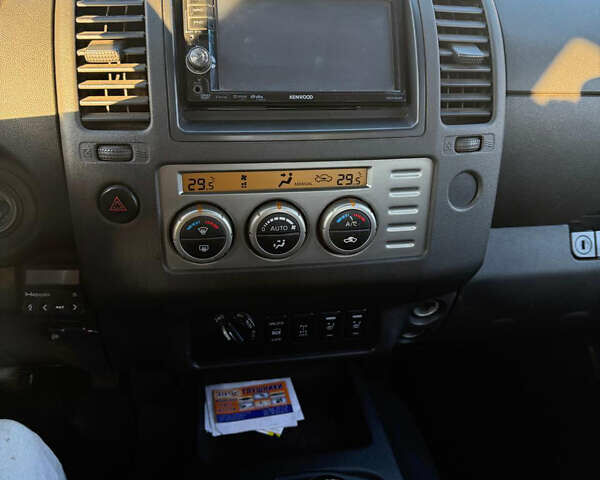 Зеленый Ниссан Навара, объемом двигателя 0 л и пробегом 230 тыс. км за 14000 $, фото 16 на Automoto.ua