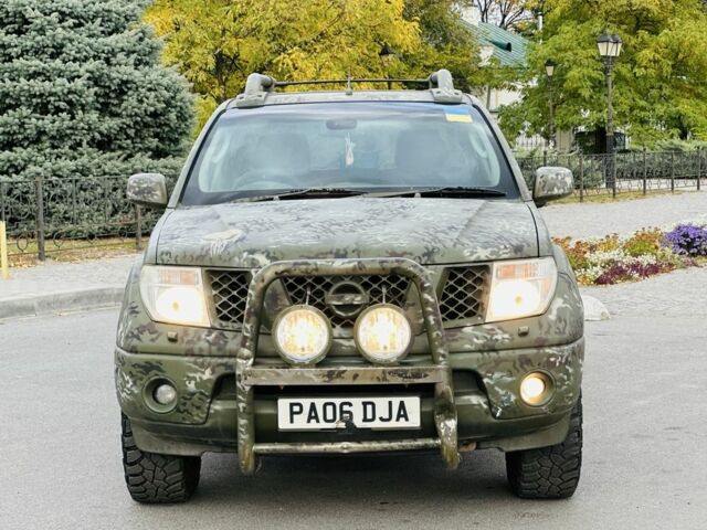 Зеленый Ниссан Навара, объемом двигателя 2.5 л и пробегом 250 тыс. км за 7254 $, фото 4 на Automoto.ua