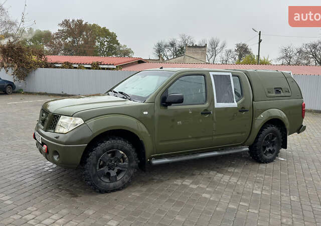 Зеленый Ниссан Навара, объемом двигателя 2.5 л и пробегом 300 тыс. км за 5800 $, фото 1 на Automoto.ua