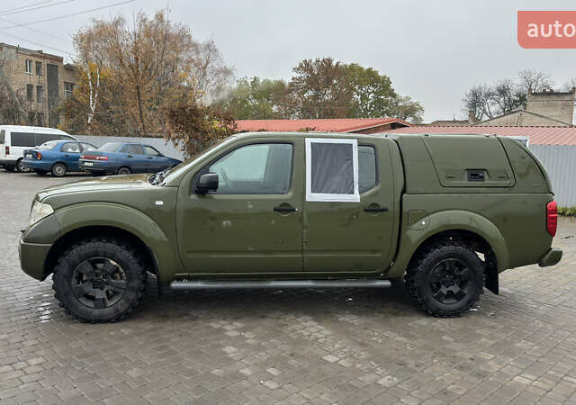 Зеленый Ниссан Навара, объемом двигателя 2.5 л и пробегом 300 тыс. км за 5800 $, фото 2 на Automoto.ua