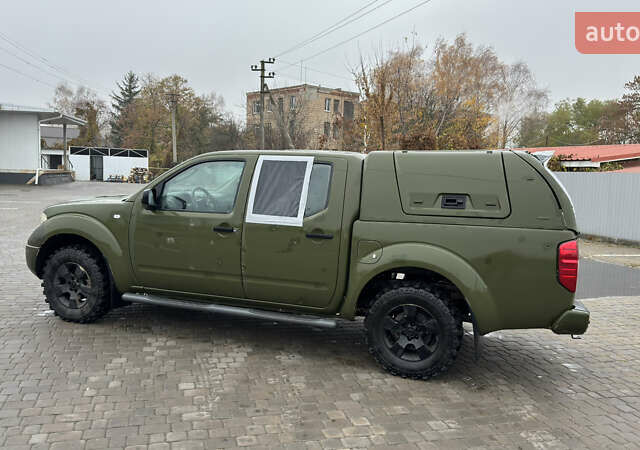 Зеленый Ниссан Навара, объемом двигателя 2.5 л и пробегом 300 тыс. км за 5800 $, фото 3 на Automoto.ua