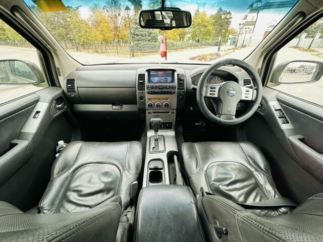 Зеленый Ниссан Навара, объемом двигателя 2.5 л и пробегом 250 тыс. км за 7254 $, фото 15 на Automoto.ua