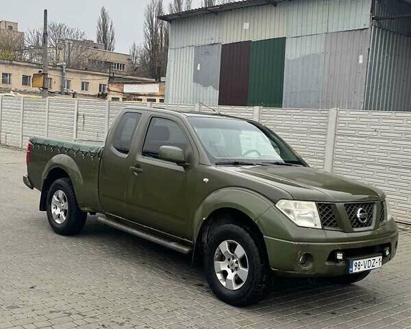Зеленый Ниссан Навара, объемом двигателя 2.49 л и пробегом 325 тыс. км за 7000 $, фото 4 на Automoto.ua