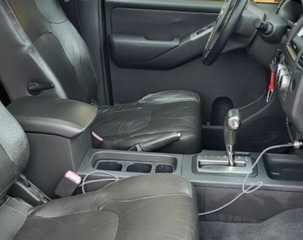 Зеленый Ниссан Навара, объемом двигателя 2.5 л и пробегом 200 тыс. км за 3200 $, фото 7 на Automoto.ua