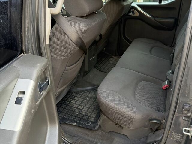 Зелений Ніссан Навара, об'ємом двигуна 2.5 л та пробігом 286 тис. км за 7000 $, фото 12 на Automoto.ua