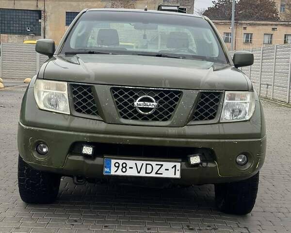 Зеленый Ниссан Навара, объемом двигателя 2.49 л и пробегом 325 тыс. км за 7000 $, фото 1 на Automoto.ua