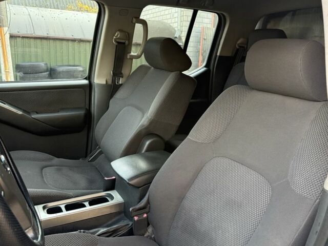 Зелений Ніссан Навара, об'ємом двигуна 2.5 л та пробігом 286 тис. км за 7000 $, фото 9 на Automoto.ua