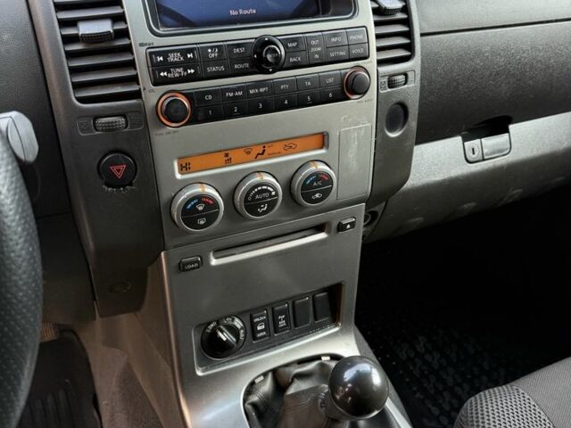 Зелений Ніссан Навара, об'ємом двигуна 2.5 л та пробігом 286 тис. км за 7000 $, фото 10 на Automoto.ua