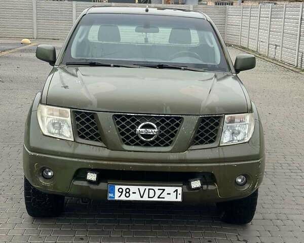 Зеленый Ниссан Навара, объемом двигателя 2.49 л и пробегом 325 тыс. км за 7000 $, фото 2 на Automoto.ua