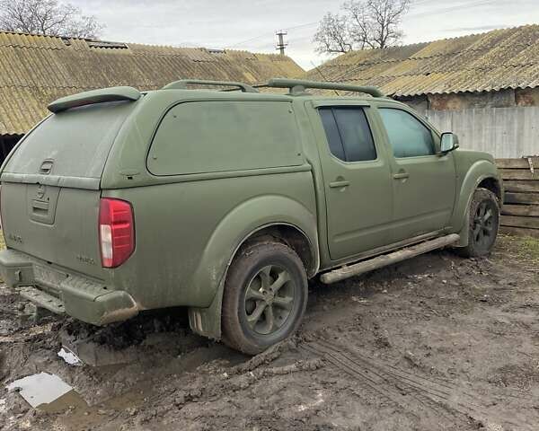 Зеленый Ниссан Навара, объемом двигателя 2.5 л и пробегом 230 тыс. км за 5900 $, фото 2 на Automoto.ua