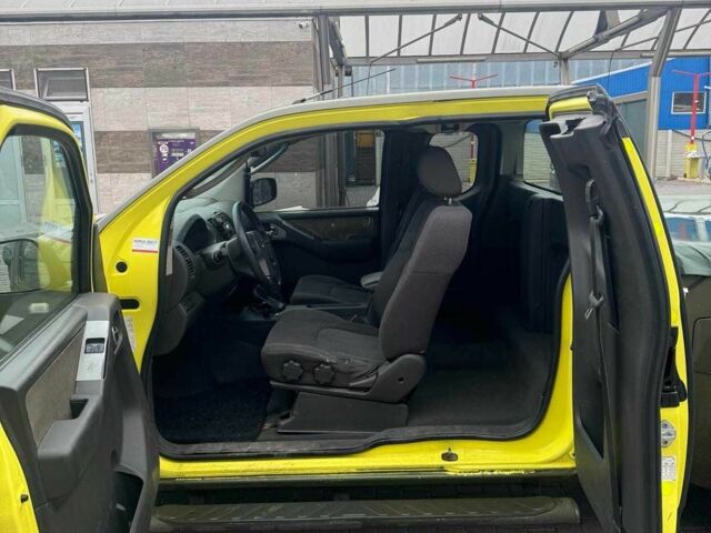 Зеленый Ниссан Навара, объемом двигателя 2.5 л и пробегом 325 тыс. км за 7000 $, фото 9 на Automoto.ua