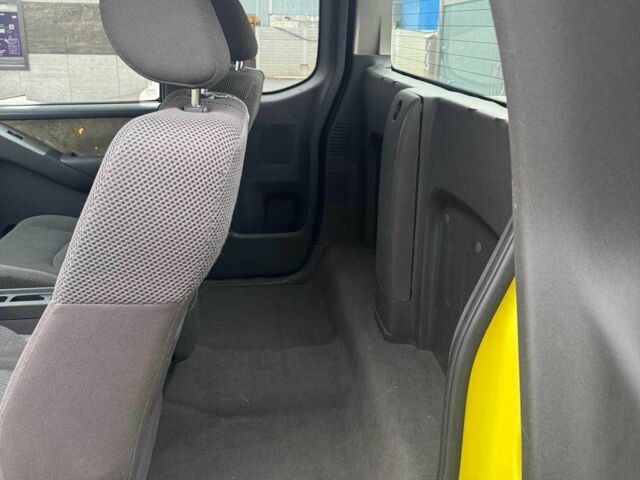 Зеленый Ниссан Навара, объемом двигателя 2.5 л и пробегом 325 тыс. км за 7000 $, фото 12 на Automoto.ua