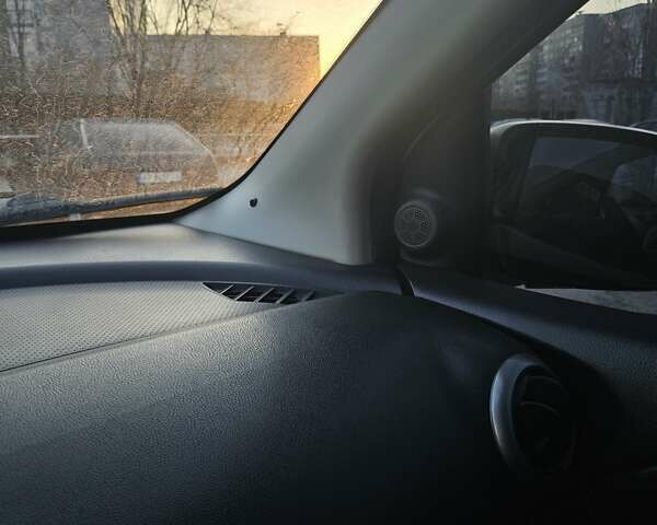 Білий Ніссан Ноут, об'ємом двигуна 1.6 л та пробігом 201 тис. км за 6050 $, фото 12 на Automoto.ua