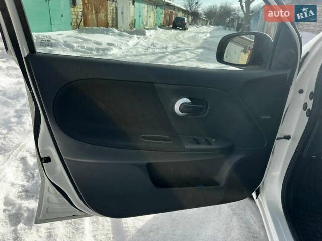 Білий Ніссан Ноут, об'ємом двигуна 1.39 л та пробігом 197 тис. км за 6300 $, фото 29 на Automoto.ua