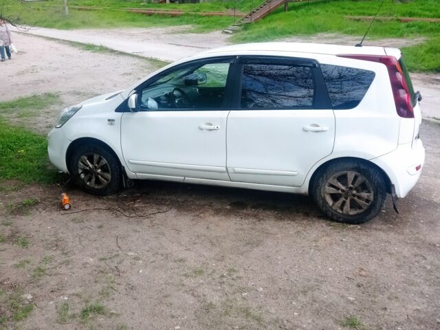 Білий Ніссан Ноут, об'ємом двигуна 1.4 л та пробігом 300 тис. км за 3500 $, фото 2 на Automoto.ua