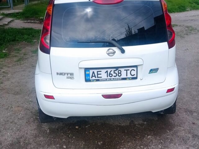 Білий Ніссан Ноут, об'ємом двигуна 1.4 л та пробігом 300 тис. км за 3500 $, фото 3 на Automoto.ua