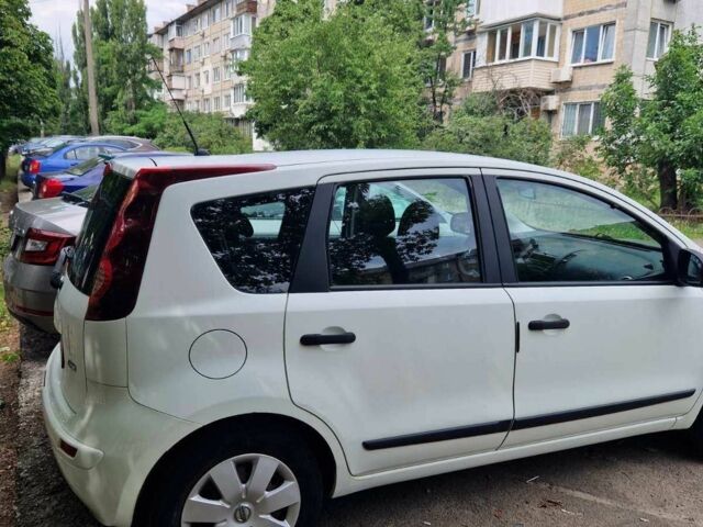Белый Ниссан Ноут, объемом двигателя 0 л и пробегом 174 тыс. км за 5900 $, фото 1 на Automoto.ua
