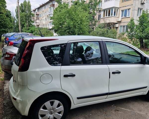 Белый Ниссан Ноут, объемом двигателя 1.4 л и пробегом 195 тыс. км за 5600 $, фото 4 на Automoto.ua