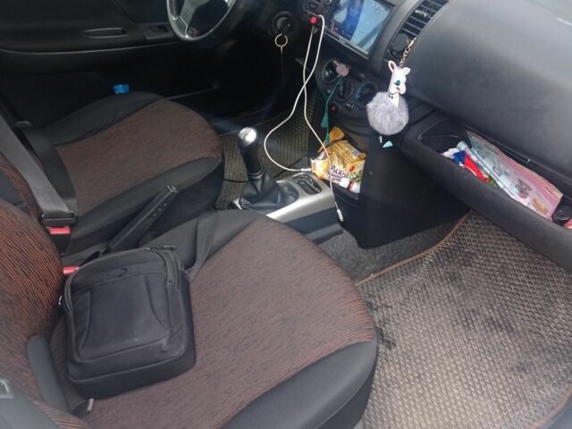 Білий Ніссан Ноут, об'ємом двигуна 1.4 л та пробігом 300 тис. км за 3500 $, фото 6 на Automoto.ua